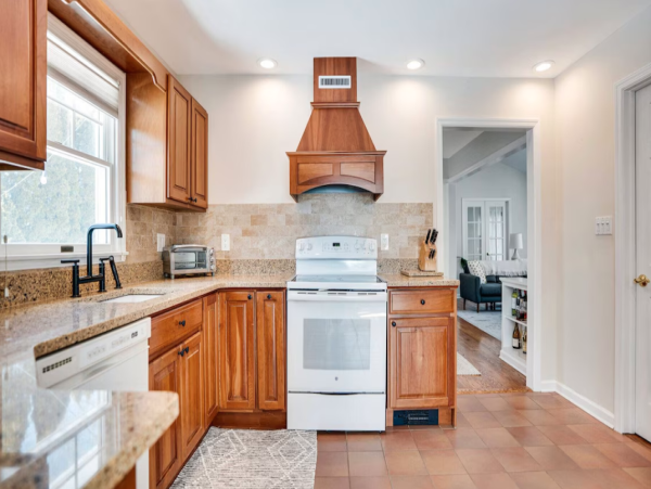 Hampton Bay Luxurious Retreat - Your Perfect Getaway